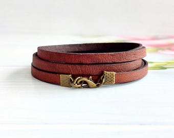 Pulsera de cuero marrón: brazalete de cuero marrón desgastado con acabado bronce, regalo de joyería minimalista.