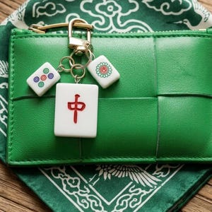Llavero/Colgante para bolso de regalo de Mahjong personalizable / Ganador de premio del juego NEW: Red Dragon Trio