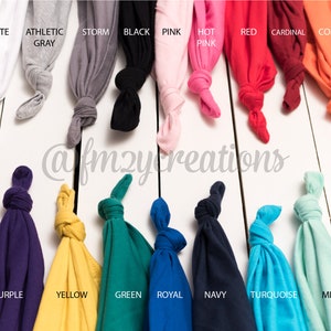 Peut inclure: Une vari&eacute;t&eacute; de couleurs de t-shirts affich&eacute;es sur une surface en bois blanc. Les couleurs incluent le blanc, le gris athl&eacute;tique, la temp&ecirc;te, le noir, le rose, le rose vif, le rouge, le cardinal, le corail, le lilas, le violet, le jaune, le vert, le bleu royal, le marine, la turquoise, la menthe et le vert de mer.