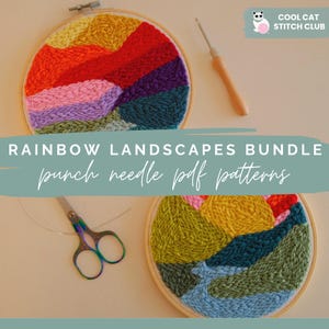 Könnte beinhalten: Zwei fertige Punch-Needle-Kunstwerke in Holzreifen mit farbenfrohen Regenbogen-Landschaftsdesigns. Das Bild enthält auch ein Punch-Needle-Werkzeug, eine Schere sowie den Text "RAINBOW LANDSCAPES BUNDLE punch needle pdf patterns" und ein Logo.