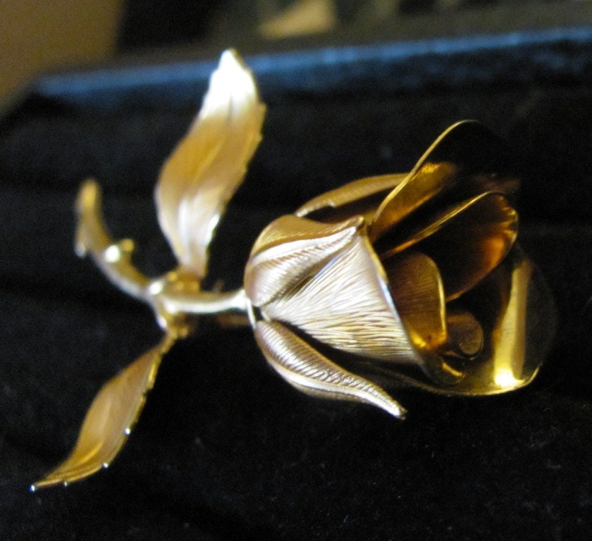 Vintage Gold Rosebud Classic Brooch With Etched Design Fashion Style ...