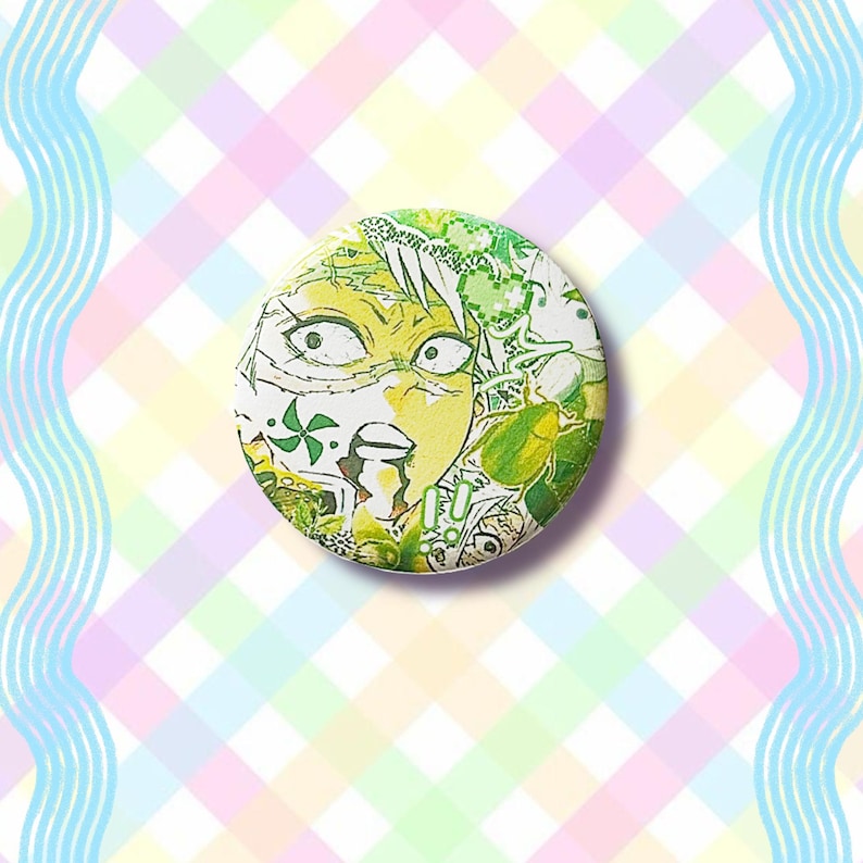 Puede incluir: Un bot&oacute;n redondo con una ilustraci&oacute;n de dibujos animados que presenta una cara sorprendida con tonos verdes y amarillos. El bot&oacute;n tiene un fondo blanco con detalles verdes y amarillos. El fondo es un patr&oacute;n de cuadros pastel.