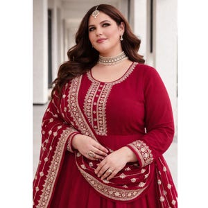 Abito Anarkali indiano ricamato con Dupatta, abito da lavoro pesante firmato per abbigliamento da donna, abito elegante da festa
