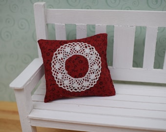 Almohada miniatura con encaje