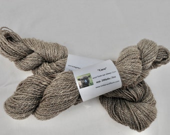 Naturfarbenes Wollgarn