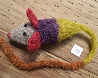 Gato de fieltro con forma de ratón