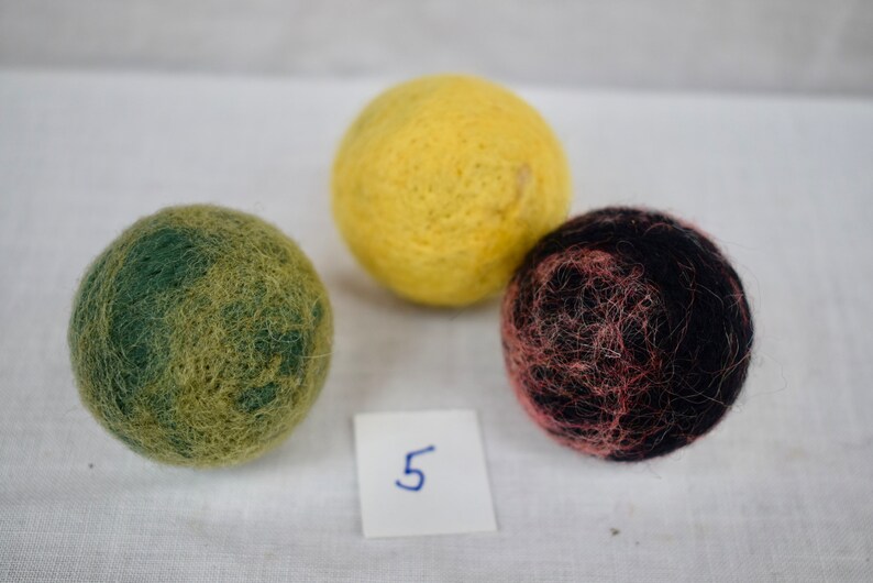 Needle felted balls for cats image 4