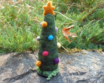 Árbol de Navidad de lana, fieltrado con aguja