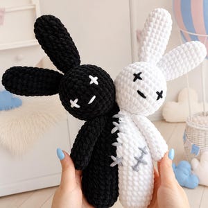 Virkmönster för Halloween-kanin, tvåhövdad stygg kanin, läskig kanin-amigurumi, virkmönster för voodoo-docka, plysch utan sömnad i PDF-format