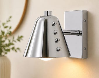 Aplique de pared moderno cromado – Lámpara de pared metálica ajustable, luz de tocador de baño de estilo industrial, iluminación minimalista para mesita de noche.