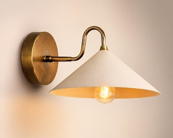 Halverwege de eeuw moderne messing wandkandelaar, kegelwandlamp, minimalistische bedlamp, verlichtingsarmatuur in vintage stijl, wandlamp slaapkamer