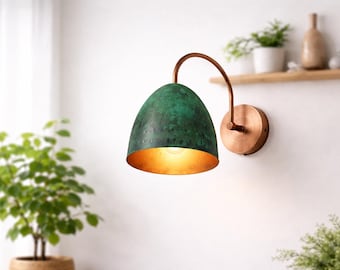 Aplique de pared moderno de latón y pátina verde, lámpara de pared de latón hecha a mano, lámpara de cúpula rústica, lámpara de pared industrial, iluminación de mesilla de noche