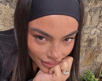 ALO headband performance soft sporty hair accessories for yoga , gym. Perfect fitness fit for her on valentines or Mother’s Day.