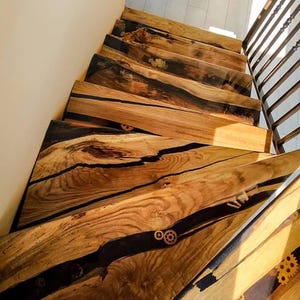 Handgjorda trappsteg i trä och epoxiharts, halkfria lyxiga inomhustrappsteg, trätrappor