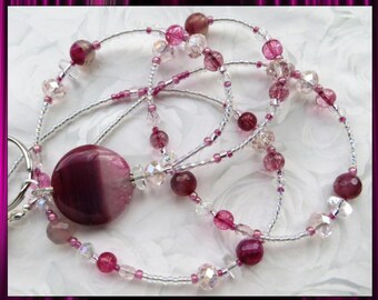 MAGENTA ELEGANCE - Cordão de identificação com contas, porta-crachá de identificação - Pedras preciosas de ágata, pedras preciosas de turmalina, cristais brilhantes (fecho magnético/colar)