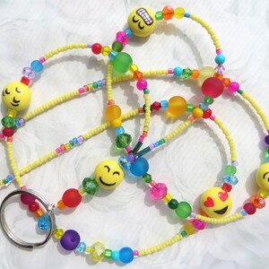 HAPPINESS - Buntes Emoji Schlüsselband, ID-Kartenhalter, Lehrer Schlüsselband, Geschenkidee (Magnetverschluss/Kettenverschluss)