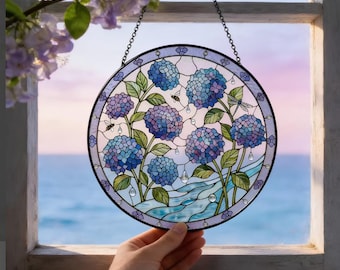 Atrapasueños de vidrieras con hortensias – Adorno redondo para ventana con diseño floral azul y morado, decoración costera.