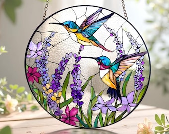 Atrapasueños de vidrieras con colibríes: dos pájaros, flores moradas, colgante redondo para ventana de jardín.