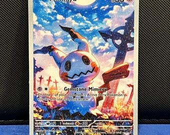 Carta de fan art del cementerio de Mimikyu (textura brillante) - Inspirada en el juego de cartas coleccionables de Pokémon