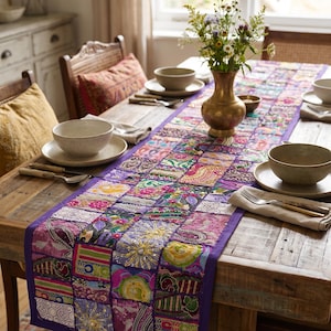 Camino de mesa de patchwork vintage / Decoración rústica de comedor estilo granja / Centro de mesa de tela reciclada