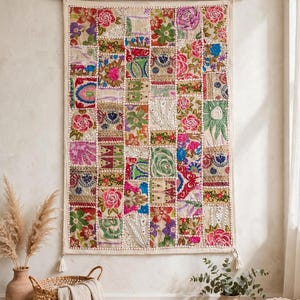 Tapiz de patchwork de sari indio hecho a mano / Decoración de pared bohemia bordada (36x24 pulgadas)