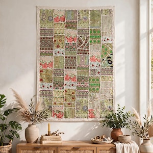 Handgemaakt Indiaas sari-patchwork wandtapijt | Geborduurde boho wanddecoratie (91 x 61 cm)