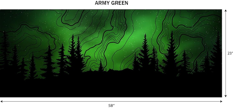 Puede incluir: Obra de arte rectangular verde militar con una silueta de bosque sobre un fondo verde y negro vibrante. La obra mide 147 cm de ancho y 58 cm de alto. El texto "ARMY GREEN" est&aacute; en la parte superior.