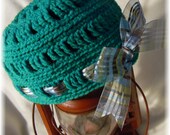 Green toddler hat with removable ribbon