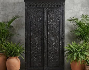 Schwarze geschnitzte Holz Garderobe, Gothic Boho Jali Almirah