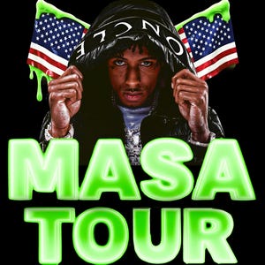 Pode incluir: Imagem com uma pessoa usando uma jaqueta preta com capuz com a palavra "ONCE" no capuz. A imagem inclui duas bandeiras americanas com gosma verde pingando delas. As palavras "MASA TOUR" est&atilde;o em letras verdes grandes e brilhantes.