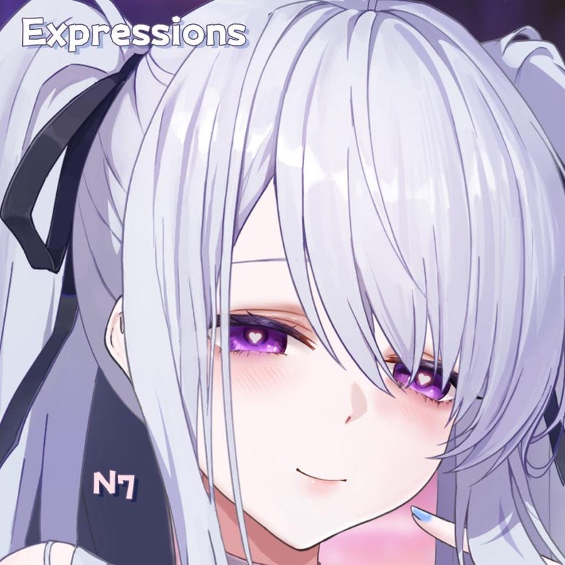 Op de afbeelding: Close-up van een anime-stijl illustratie met een personage met lang, lichtpaars haar in staartjes. Het personage heeft paarse ogen met hartvormige pupillen en een subtiele glimlach. Het woord "Expressions" staat bovenaan en "N7" aan de zijkant.