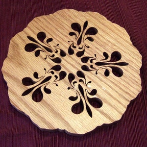 Trivet - Hot Plate - Oak or Walnut Wooden Trivet Hot Plate- Snowflake Flower Scallop Edge