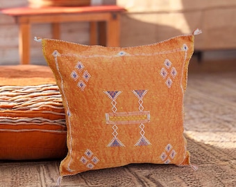 Funda de almohada marroquí de seda con cactus hecha a mano de 50x50 cm (20x20 pulgadas), cojín bereber de seda Sabra, cojín decorativo Kilim naranja, decoración de lujo boho.