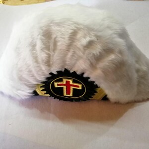 Knight Templar Commander Chapeau kunsthaar bont goud rood borduurwerk/gouden kapel voor tempelridder