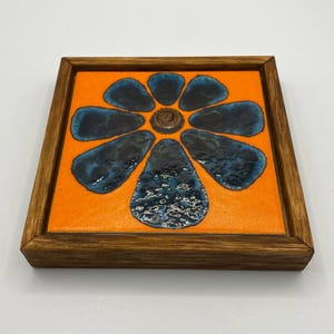 Petali di Lava Blu - Vintage Spanish Flower Tile in Tasmanian Oak Frame - 13cm x 13cm
