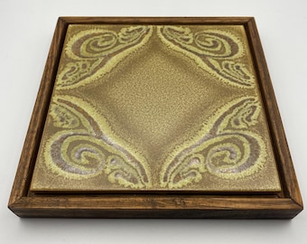 Sztuka na płytkach w stylu vintage (lata 70. XX wieku) – pływająca rama z dębu tasmańskiego – poddana recyklingowi, ręcznie robiona, zrównoważona, 17 x 17 cm