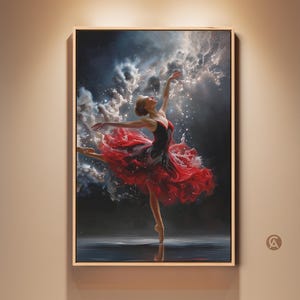 Może przedstawiać: Oprawione dzieło sztuki przedstawia baletnicę w czerwonej sukni, w trakcie skoku na tle ciemnego, gwiaździstego tła. Sylwetka tancerki jest pełna gracji, z wyciągniętymi ramionami i powiewającą spódnicą. Dzieło jest prezentowane w jasnej drewnianej ramie.