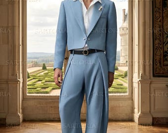 El parisino moderno: traje de dos piezas a medida compuesto por blazer corto azul cielo de rayón de rizo y pantalones plisados de talle alto.