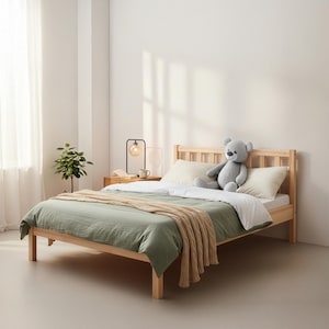 Massiv furusäng - handgjord sängram