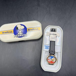 Reloj ARMITRON Peanuts 50th celebration 900251 Snoopy Charlie Brown en estuche/Funciona