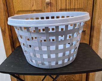 Vintage Rubbermaid 2966 Country Blue Roughneck Weave Round Basket Laundry