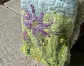 Mors dag handgjort tovat journalomslag, pärlband, lavendel och gröna och rosa blommor