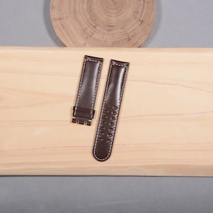 Peut inclure: Panneau en bois rustique avec l'inscription "Welcome to our home" en lettres blanches. Le panneau présente une finition vieillie et un design simple et accueillant, idéal pour la décoration de porte.
