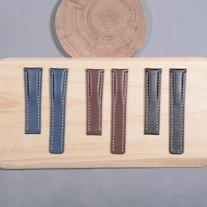 Könnte beinhalten: Ein Set aus drei Keramikbechern mit gesprenkelter, matter Oberfläche. Die Becher sind in den Farbtönen Creme, Hellgrau und Dunkelgrau gehalten. Jeder Becher hat ein schlichtes, minimalistisches Design, ideal für Kaffee oder Tee.