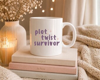 Buch Geschenk Tasse | Geschenk für Buchliebhaber | Lustige Leseratte Tasse „Plot Twist Survivor“ | Booktok Tasse | Bücherwurm Geschenk