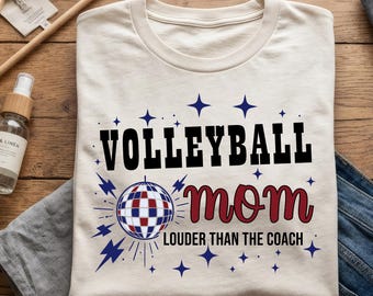 Diseño PNG SVG de "Mamá de voleibol más ruidosa que el entrenador" para sublimación, descarga digital de camiseta de mamá deportiva con bola de discoteca