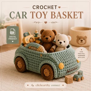Könnte beinhalten: Ein salbeigrüner, gehäkelter Spielzeugkorb in Autoform mit einem braunen und einem cremefarbenen Teddybären. Der Korb hat braune Räder und gelbe Scheinwerfer. Der Text lautet CROCHET CAR TOY BASKET, DIGITAL PRODUCT und by clickcartby connect.