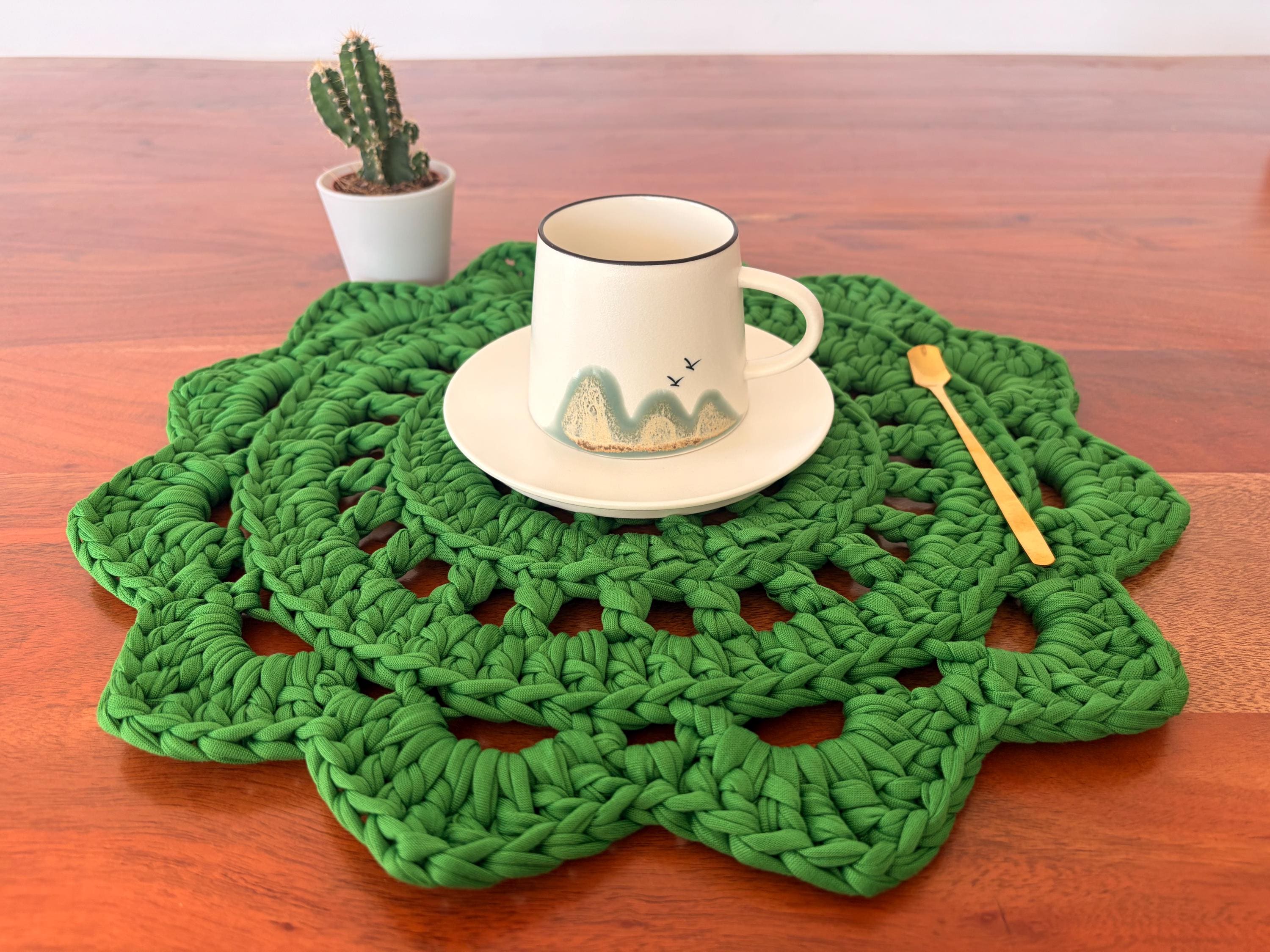 28 Crochet Tablecloth Patterns with Doilies, Lace, and Table Runners 14 Crochet Placemat Set Mandala Doily