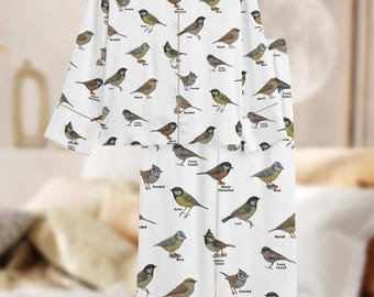 Pijama con estampado de pájaros para mujer, con adorable ilustración de pájaros, camisa y pantalones cortos abotonados, ideal para amantes de la naturaleza.