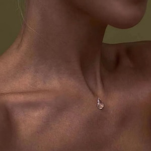 Halsband med genomskinlig tofs – Minimalistisk pärlhalsbandskedja med nyckelben, eleganta trendiga smycken för kvinnor